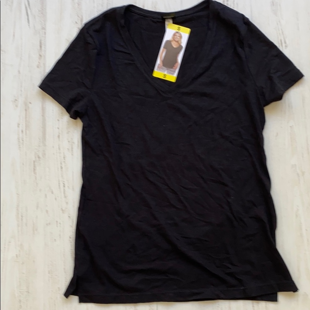 Felina black v neck tshirt